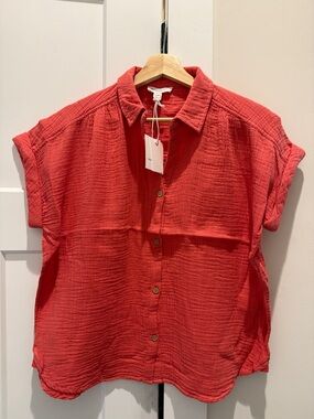 beachlunchlounge Coral Short-Sleeve Button Down Shirt